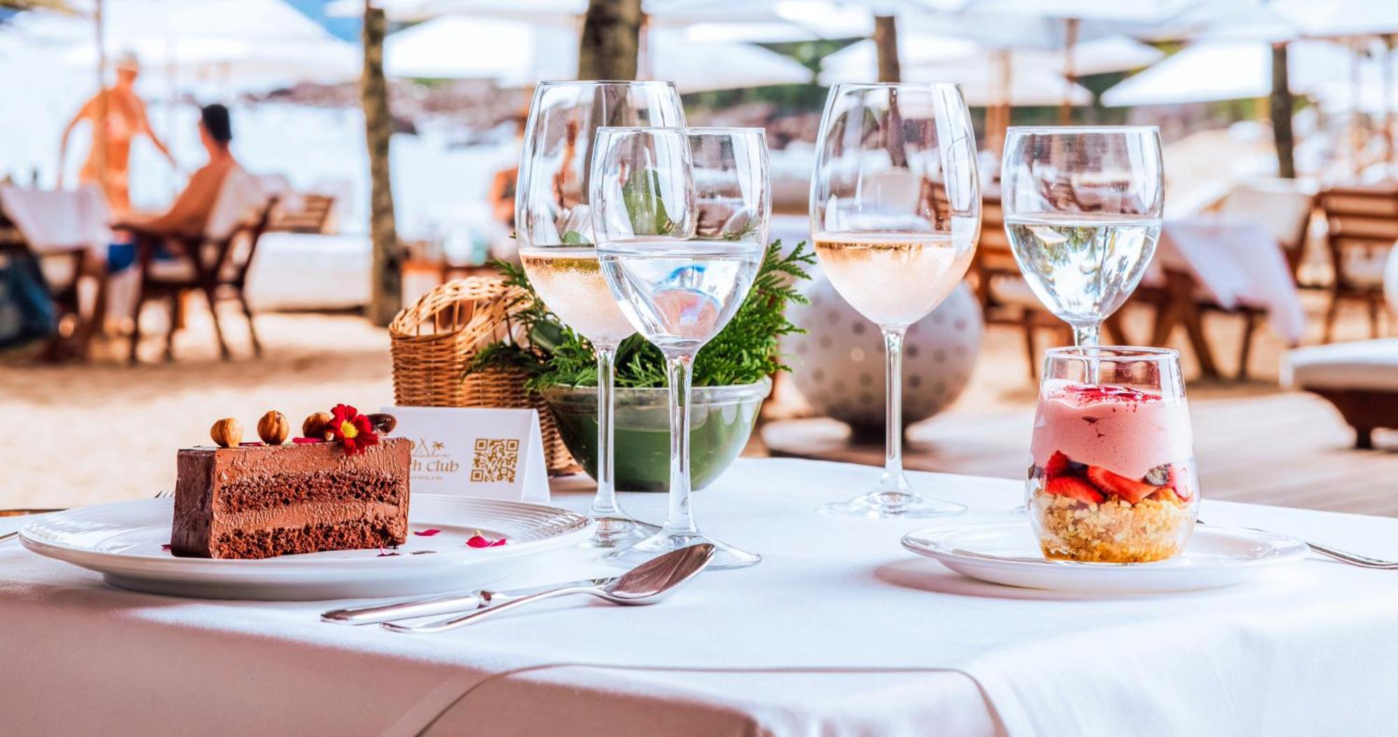 Dpny Beach Hotel & Spa Ilhabela Esterno foto A typical wine and dessert pairing