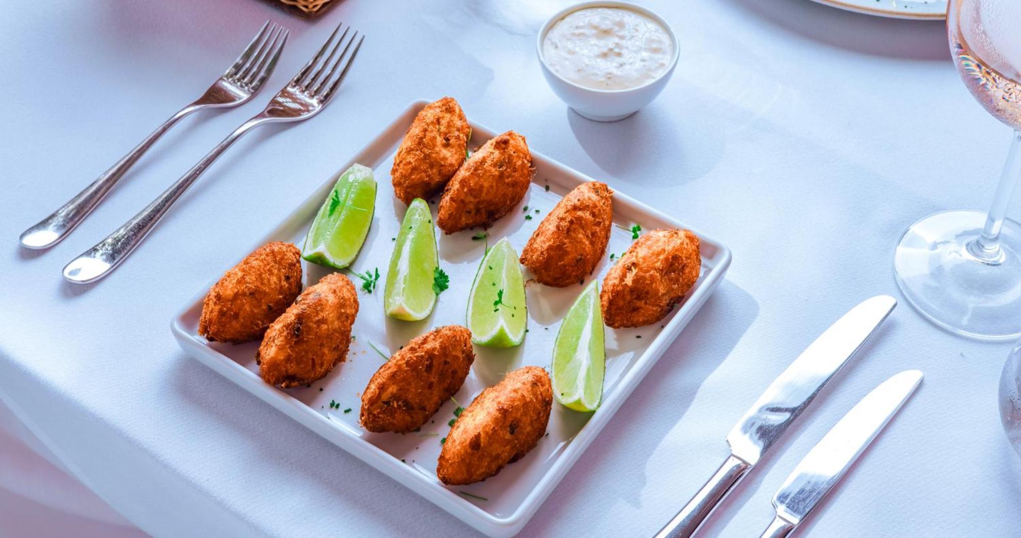 Dpny Beach Hotel & Spa Ilhabela Esterno foto Crab cakes