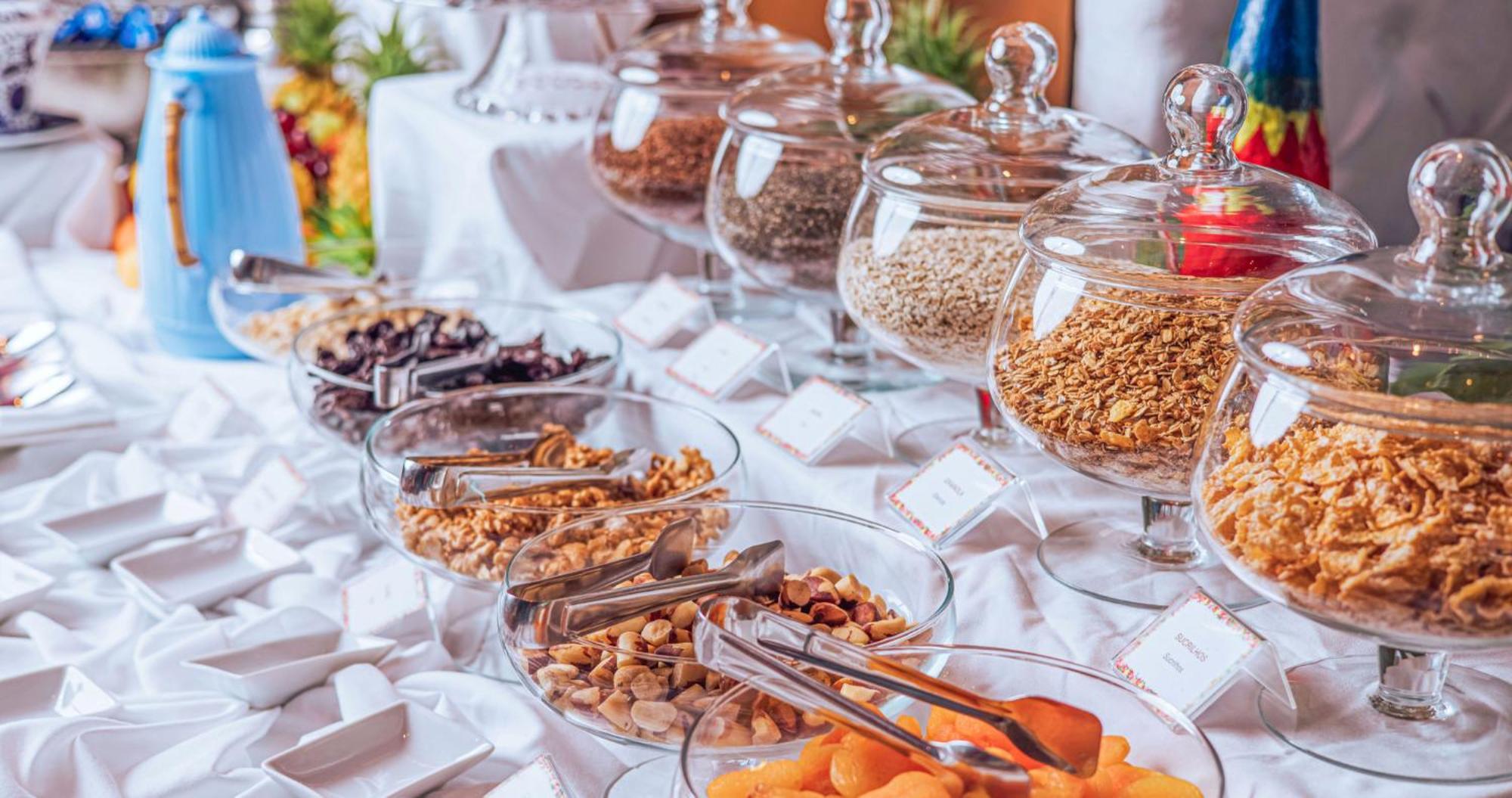 Dpny Beach Hotel & Spa Ilhabela Esterno foto A selection of breakfast cereals